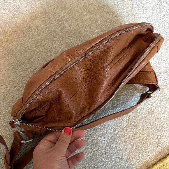 Kenneth Cole New York Cognac Leather Shoulder Bag Purse Hobo - Picture 4 of 6